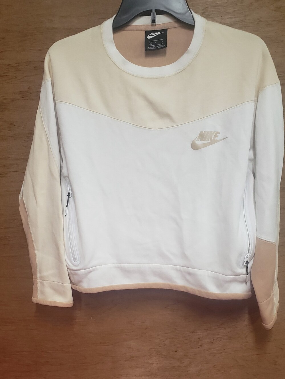 Nike Ladies Crewneck Pullover in Cream & White With Zippered Pockets Large